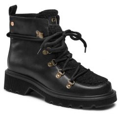 Trzewiki GOE. Czarne botki GOE, bez wzorów, bez obcasa, na płaskiej podeszwie, bez zapięcia. Za 239.99 zł.