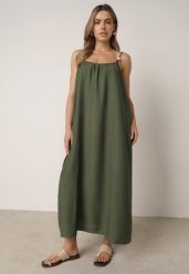 Zielona Pudełkowa Sukienka Boho z Wiskozy na Ramiączkach z Ozdobnymi Koralikami Erane. Zielone sukienki Born2be, na co dzień, l, bez wzorów, z tkaniny, boho, bez kołnierzyka, plus size, bez ramiączek, maxi, proste. Za 89.99 zł.