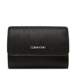 Portfel damski Calvin Klein. Czarne portfele Calvin Klein, bez wzorów. Za 259.99 zł.