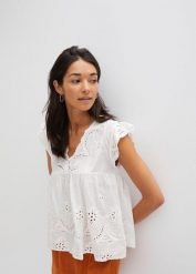 Bluzka z czystej bawełny. Białe bluzki bonprix, bez wzorów, z bawełny, bez kołnierzyka, bez ramiączek. Za 139.99 zł.