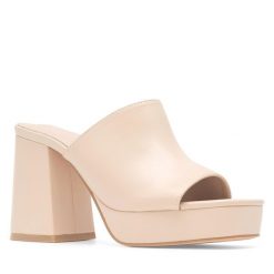 Klapki DeeZee. Brązowe klapki DeeZee, bez wzorów, bez obcasa. Za 159.99 zł.
