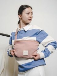 Christian Laurier Torebka "Cyra" w kolorze jasnoróżowym - 30 x 20 x 6 cm rozmiar: onesize. Różowe torby na ramię Christian Laurier, bez wzorów, z materiału, na ramię, bez dodatków. Za 195.99 zł.