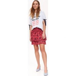 T-SHIRT DAMSKI. Szare t-shirty TOP SECRET, bez wzorów, bez kołnierzyka, bez ramiączek. W wyprzedaży za 24.99 zł.
