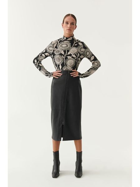 TATUUM Spódnica w kolorze czarnym ze skóry syntetycznej rozmiar: 36. Czarne spódnice Tatuum, na co dzień, bez wzorów, ze skóry, midi, proste. Za 114.44 zł.