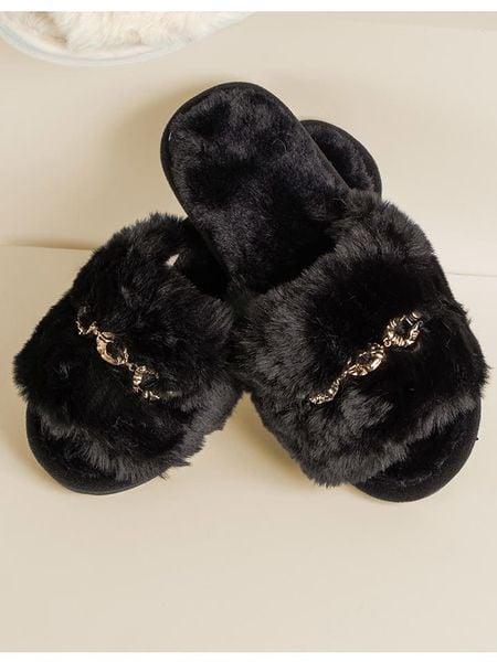 Admas Kapcie w kolorze czarnym rozmiar: 38-39. Czarne obuwie domowe Admas, z aplikacjami, z materiału, z otwartym noskiem, bez zapięcia. Za 60.99 zł.