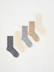 Skarpety 5 pack - kremowy. Białe skarpety Reserved, bez wzorów. W wyprzedaży za 25.99 zł.