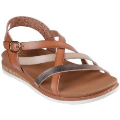 Sandały damskie Skechers Desert Kiss Low Pe. Brązowe sandały Skechers, bez wzorów, z syntetyku, bez obcasa, bez zapięcia. Za 390.00 zł.