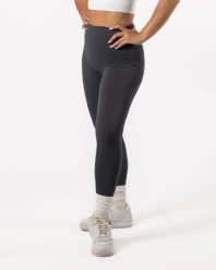 Damskie legginsy 7/8 na jogę i pilates, bez przedniego szwu – granatowy. Niebieskie legginsy AESTHETIC WOLF, s, bez wzorów, z dzianiny, z podwyższonym stanem. Za 149.99 zł.
