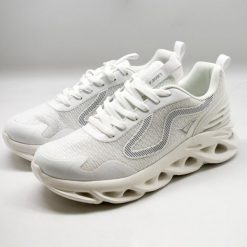 Buty sportowe DIMU białe. Białe obuwie sportowe LEGEA, bez zapięcia, na fitness i siłownię. Za 124.00 zł.