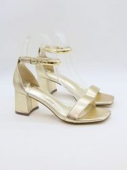 Bellucci Sandały w kolorze złotym na obcasie rozmiar: 36. Żółte sandały Bellucci, bez wzorów, z otwartym noskiem, bez obcasa, na koturnie, bez zapięcia. Za 104.99 zł.