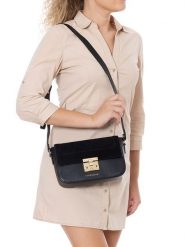 Lia Biassoni Skórzana torebka "Camoscio" w kolorze czarnym - 24 x 16 x 7 cm rozmiar: onesize. Czarne torby na ramię Lia Biassoni, bez wzorów, z materiału, na ramię, bez dodatków. Za 295.99 zł.