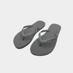 Japonki damskie na plażę Outhorn OTHWSS24FFLIF160. Szare klapki Outhorn, bez wzorów, z gumy, bez obcasa. Za 34.99 zł.