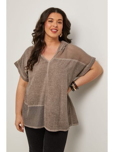 Curvy Lady Bluzka w kolorze jasnobrązowym rozmiar: 44/46. Brązowe bluzki Curvy Lady, bez wzorów, klasyczne, bez kołnierzyka, bez ramiączek. Za 110.04 zł.