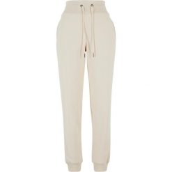Damskie spodnie dresowe Urban Classics Cozy. Białe spodnie dresowe Urban Classics, bez wzorów, z bawełny, do biegania. Za 244.50 zł.