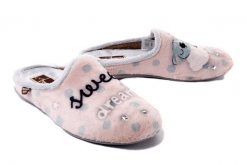 MANITU 320093-42 rosa, kapcie damskie. Czerwone obuwie domowe Manitu, bez wzorów, z polaru, bez zapięcia. Za 199.90 zł.