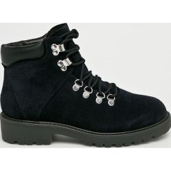 Vagabond - Botki. Niebieskie botki Vagabond, bez wzorów, z materiału, z okrągłym noskiem, bez obcasa, bez zapięcia. W wyprzedaży za 439.90 zł.