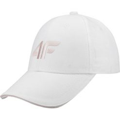 Czapka z daszkiem damska CAD002 - biały. Białe czapki 4f, bez wzorów. W wyprzedaży za 39.99 zł.