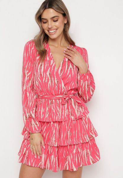 Różowa Rozkloszowana Sukienka Mini Kopertowa z Paskiem i Falbankami w Abstrakcyjny Wzór Aintersa. Czerwone sukienki Born2be, l, bez wzorów, bez kołnierzyka, bez ramiączek, mini, kopertowe. Za 89.99 zł.