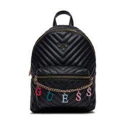 Plecak Guess. Czarne plecaki Guess, z aplikacjami. Za 309.99 zł.
