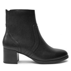 Botki Tamaris. Czarne botki Tamaris, bez wzorów, bez obcasa, na słupku, bez zapięcia. Za 569.99 zł.