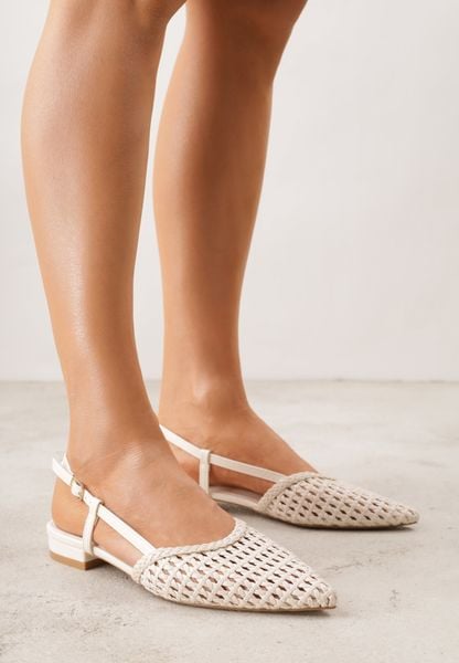 Beżowe Sandały Ozdobione Plecionką Melorah. Brązowe sandały Born2be, bez wzorów, z jeansu, eleganckie, bez obcasa, na płaskiej podeszwie, bez zapięcia. Za 119.99 zł.