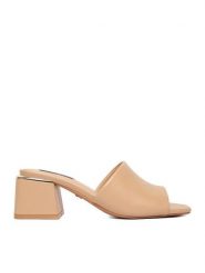 Nine West Klapki CEO-6223-9 Beżowy. Brązowe klapki Nine West, bez wzorów, z materiału, bez obcasa. Za 199.99 zł.