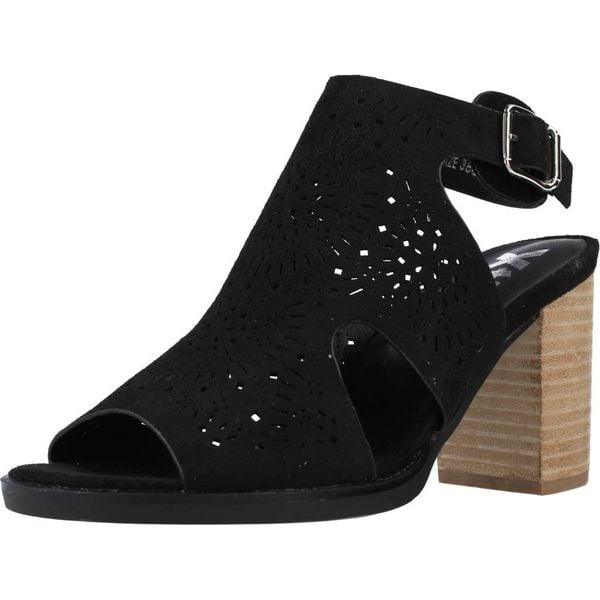 Sandały XTI 141098X Czarny. Czarne sandały Xti, bez wzorów, ze skóry, bez obcasa, bez zapięcia. Za 178.99 zł.