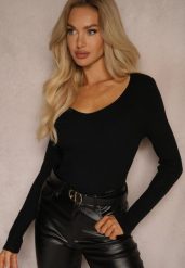Czarny Sweter o Klasycznym Fasonie w Drobne Prążki Vorida. Czarne swetry Renee, uniwersalny, bez wzorów, z jeansu, bez ramiączek. Za 34.99 zł.