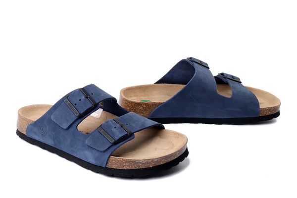 DR. BRINKMANN 600175-05 blau, klapki damskie. Niebieskie klapki Dr. Brinkmann, bez wzorów, ze skóry, bez obcasa. Za 329.90 zł.