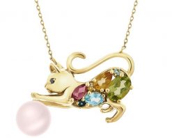 Naszyjnik z żółtego złota z czarnym diamentem, perłą i kamieniami ozdobnymi - kot - próba 585. Czarne naszyjniki Apart, z diamentem, złote. Za 4,390.00 zł.