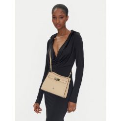 Torebka Aigner. Białe listonoszki Aigner, bez wzorów, bez dodatków. Za 1,283.99 zł.