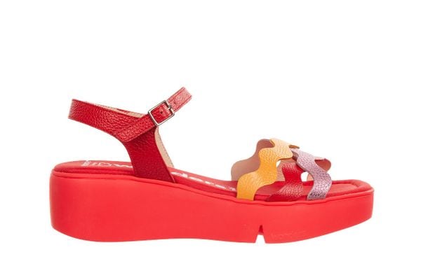 Sandały Wonders B-7943 Blush 138022, Czerwony, Skóra naturalna - 39. Czerwone sandały Wonders, bez wzorów, z materiału, bez obcasa, na platformie, bez zapięcia. W wyprzedaży za 314.10 zł.