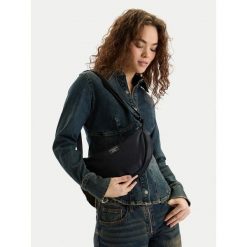 Torebka Guess Jeans. Czarne listonoszki Guess Jeans, z aplikacjami, z jeansu, bez dodatków. Za 199.99 zł.