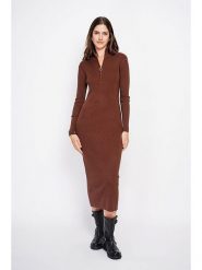 ASSUILI Sukienka dzianinowa w kolorze brązowym rozmiar: 40. Brązowe sukienki Assuili, bez wzorów, z dzianiny, klasyczne, bez kołnierzyka, bez ramiączek, midi. Za 161.34 zł.