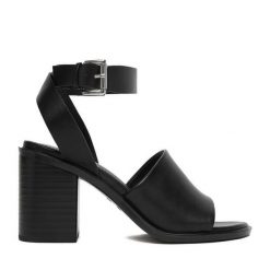 Sandały JENNY. Czarne sandały Jenny, bez wzorów, bez obcasa, na słupku, bez zapięcia. Za 139.99 zł.