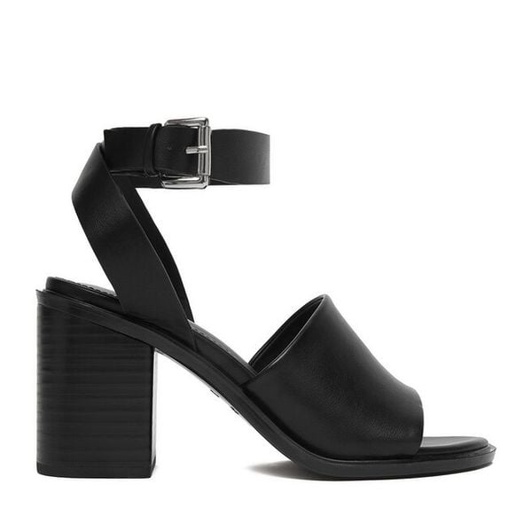Sandały JENNY. Czarne sandały Jenny, bez wzorów, bez obcasa, na słupku, bez zapięcia. Za 139.99 zł.