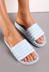 Niebieskie Klapki Basenowe z Szerokim Paskiem z Pikowaniem Tandra. Niebieskie klapki Renee, bez wzorów, bez obcasa, na płaskiej podeszwie. Za 39.99 zł.