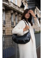 Maison héritage PARIS Skórzana torebka "Valle" w kolorze czarnym - 44 x 21 cm rozmiar: onesize. Czarne torby na ramię Maison héritage PARIS, bez wzorów, z materiału, na ramię, bez dodatków. Za 304.99 zł.