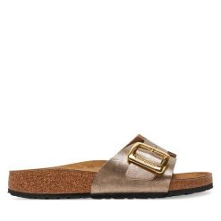 Klapki Birkenstock. Brązowe klapki Birkenstock, bez wzorów, bez obcasa. Za 419.99 zł.