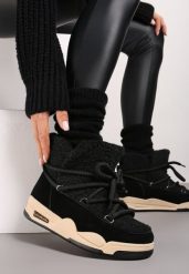 Czarne Śniegowce na Płaskiej Podeszwie ze Sznurowaniem i Futerkiem Typu Baranek Salabira. Czarne trapery i śniegowce Born2be, z jeansu. Za 84.99 zł.