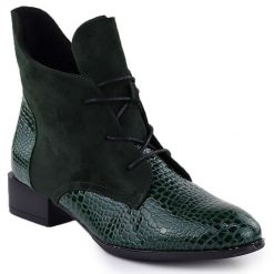 Botki damskie lakierowane kroko zielone Potocki 12498. Zielone botki POTOCKI, bez wzorów, z lakierowanej skóry, bez obcasa, bez zapięcia. Za 189.99 zł.