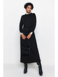 Trendyol Sukienka dzianinowa w kolorze czarnym rozmiar: XL. Czarne sukienki Trendyol, xl, bez wzorów, z dzianiny, bez kołnierzyka, bez ramiączek, maxi. Za 101.23 zł.