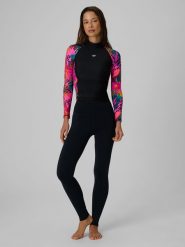 4F Legginsy do pływania i sportów wodnych z filtrem UPF50+ damskie - czarne M. Czarne legginsy 4f, l, bez wzorów, z dzianiny, z podwyższonym stanem. Za 129.99 zł.