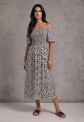 Czarna Sukienka Hiszpanka z Bawełny w Roślinny Print Podkreślająca Talię Kradli. Czarne sukienki Renee, na co dzień, m, bez wzorów, z bawełny, boho, bez kołnierzyka, bez ramiączek, z odkrytymi ramionami. Za 59.99 zł.