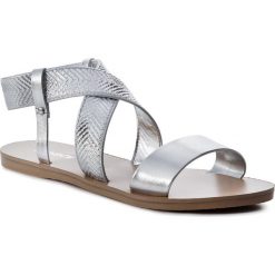 Sandały KAZAR - Anise 38456-07-12 Silver. Szare sandały Kazar, bez wzorów, z materiału, bez obcasa, bez zapięcia. W wyprzedaży za 219.00 zł.