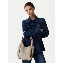 Torebka Guess. Brązowe torebki klasyczne Guess, z aplikacjami, bez dodatków. Za 584.99 zł.