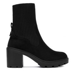 Botki DeeZee. Czarne botki DeeZee, bez wzorów, bez obcasa, na słupku, bez zapięcia. Za 199.99 zł.