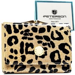 Złoty portfel damski ze skóry ekologicznej i naturalnej w cętki, zamykany biglem i zatrzaskiem - Peterson. Żółte portfele Peterson, bez wzorów, ze skóry ekologicznej. Za 119.99 zł.