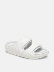 Crocs Klapki "Classic Cozzzy Overpuff" w kolorze kremowym rozmiar: 41/42. Brązowe klapki Crocs, bez wzorów, z materiału, z otwartym noskiem, bez obcasa. Za 193.70 zł.