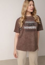 Brązowy T-shirt z Bawełny o Kroju Oversize z Napisem Orinvyra. Brązowe t-shirty Born2be, m, bez wzorów, z bawełny, bez kołnierzyka, bez ramiączek. Za 59.99 zł.